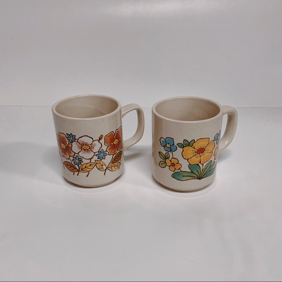 🎄Pair of Retro Floral Print Mugs - Picture 3 of 9